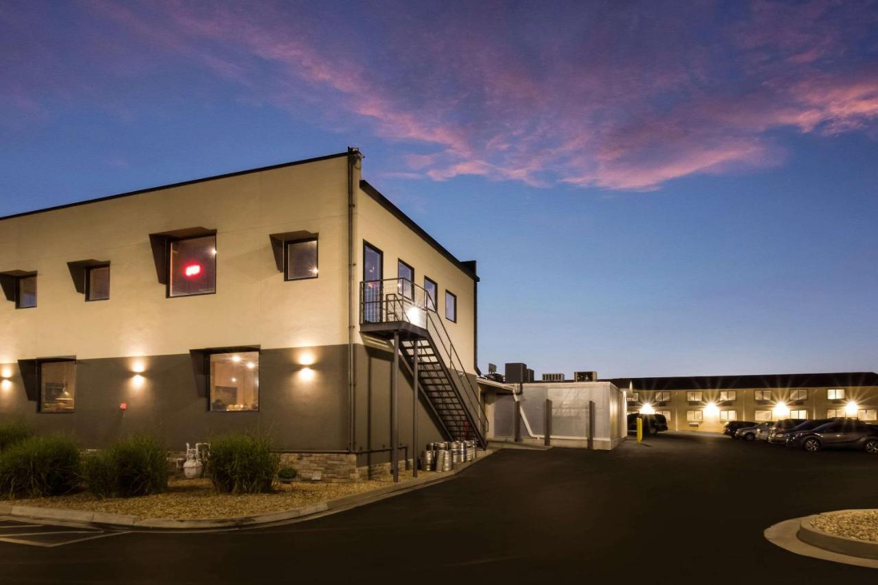 Rodeway Inn פורט מורגן מראה חיצוני תמונה