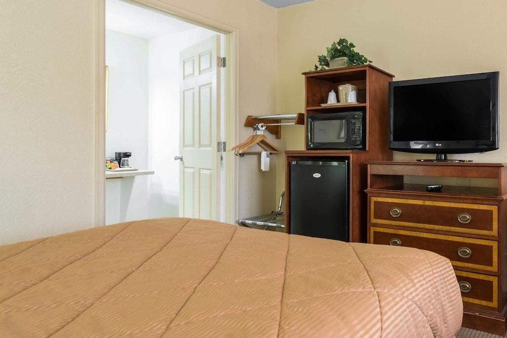 Rodeway Inn פורט מורגן מראה חיצוני תמונה